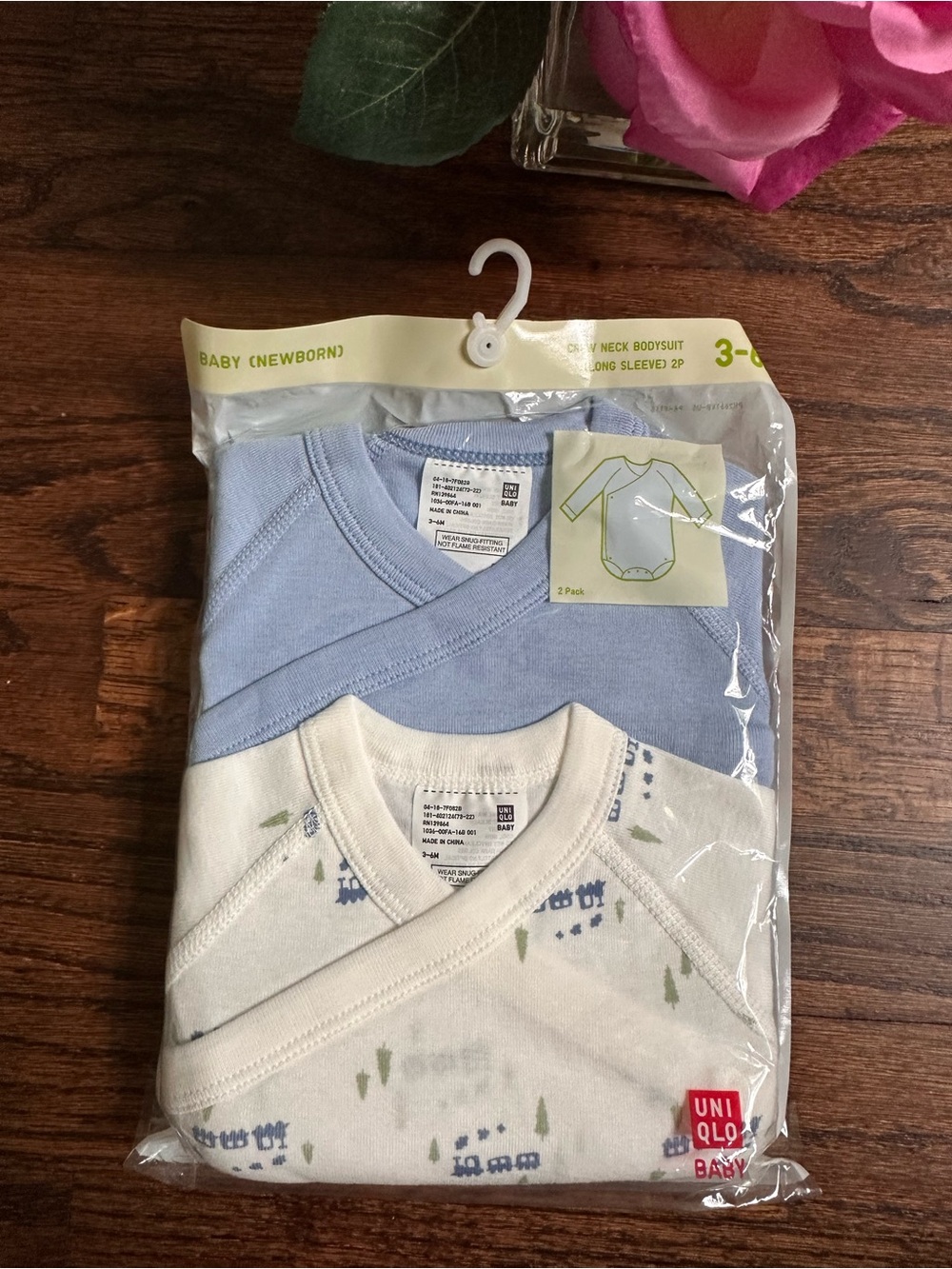 NWT Uniqlo Baby Bodysuits Onesies, size 3-6Mo